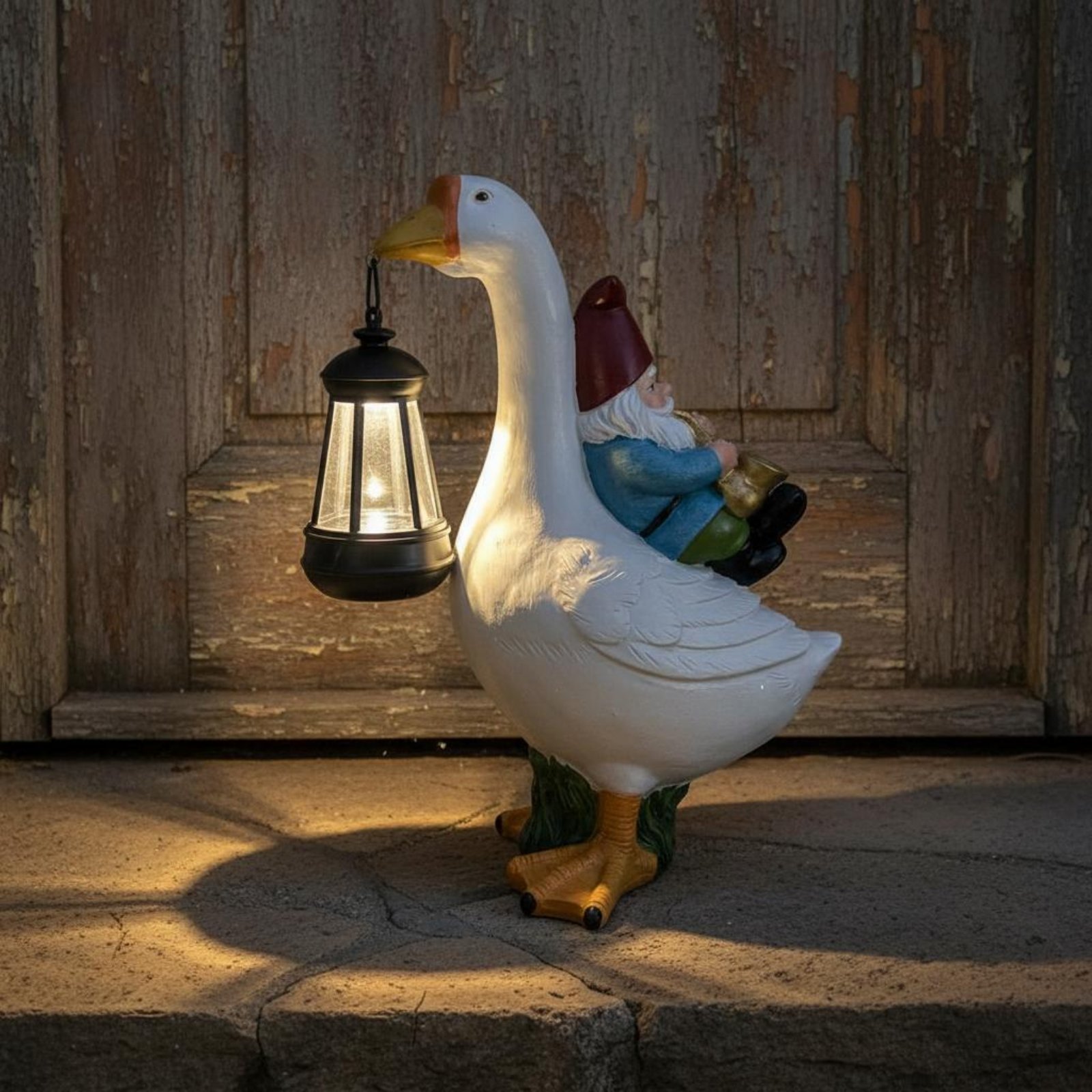 Outdoor Lighting Traditional - Estatua de Gnomo Montado en una